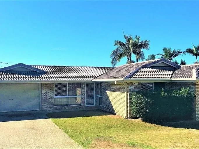 Spacious 4 bedroom close to school and shops