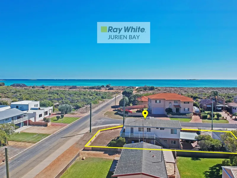 Brilliant Location - Epic Views - Retro home!