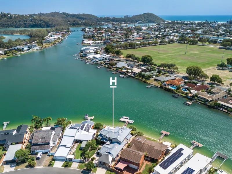 Outstanding North-to-Water Entertainer Overlooking Tallebudgera Creek