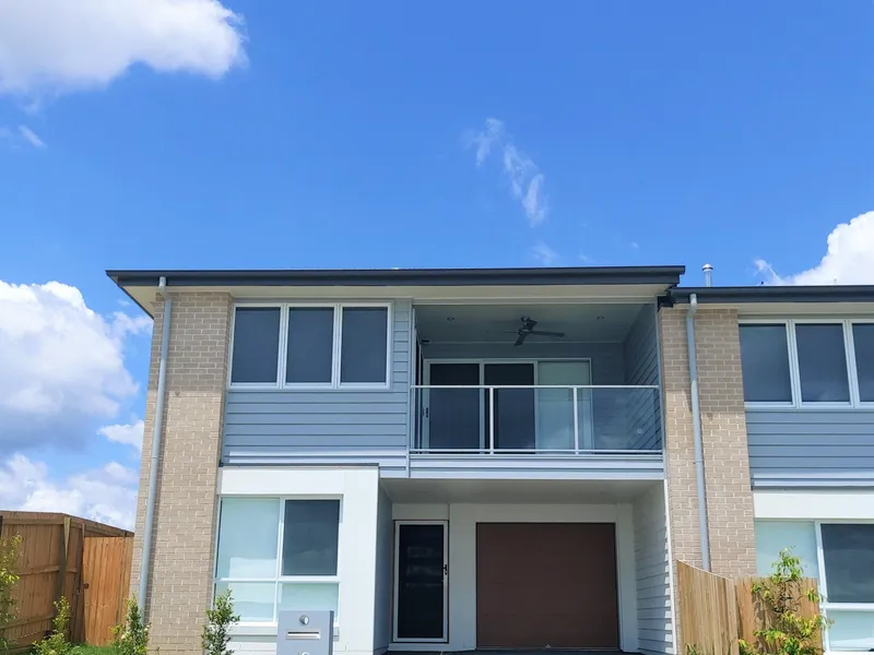 Beautiful and large home for rent in Yarrabilba!