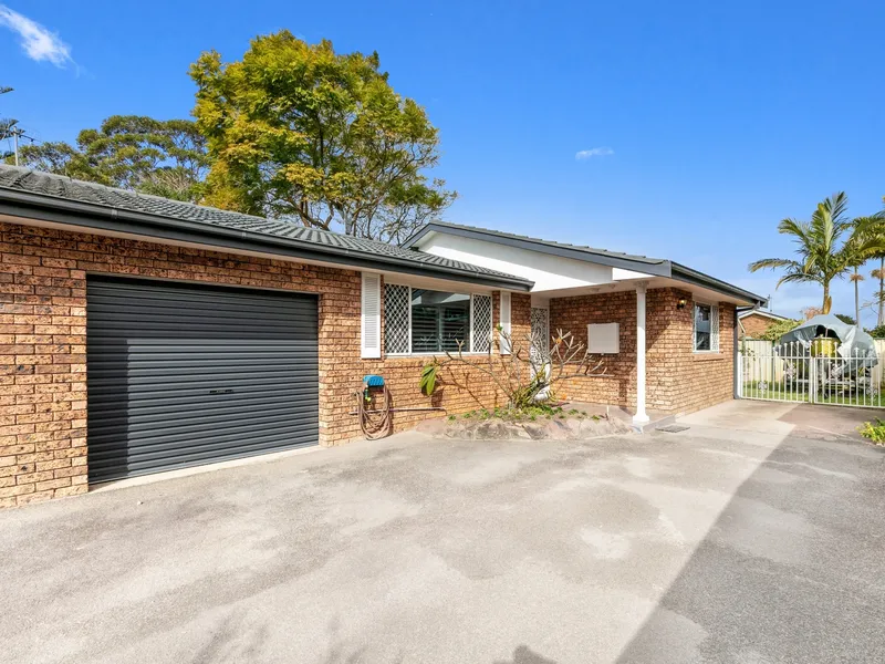 Immaculate villa- Huge yard space