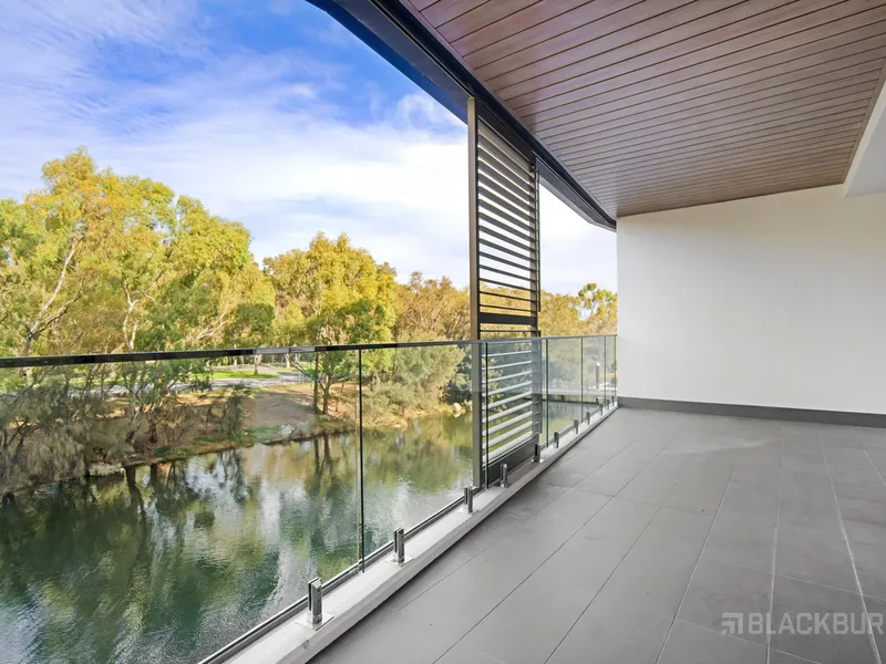 STUNNING RIVERSIDE APARTMENT