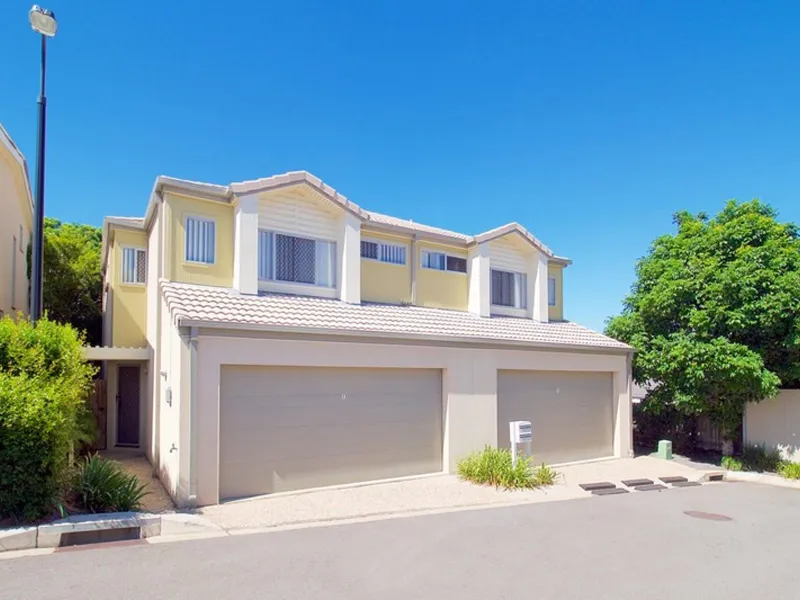 Best 3 bedroom Townhouse in Calamvale!! Great Rental return $430 per week income!!