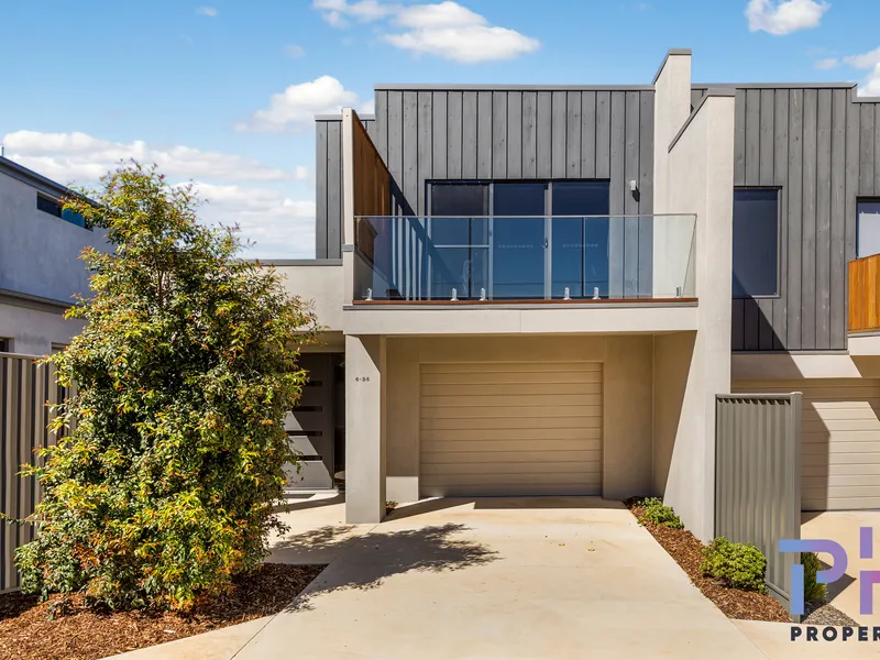 TOWNHOUSE LIVING ON THE CITY FRINGE