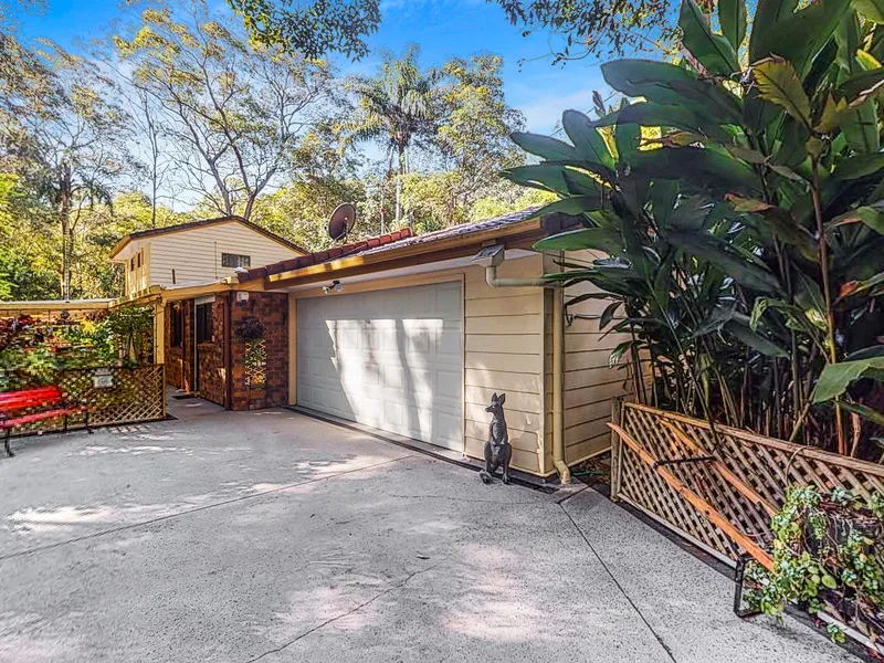 8000m2 ( 2 Acres) of SPRAWLING SECRET GARDEN