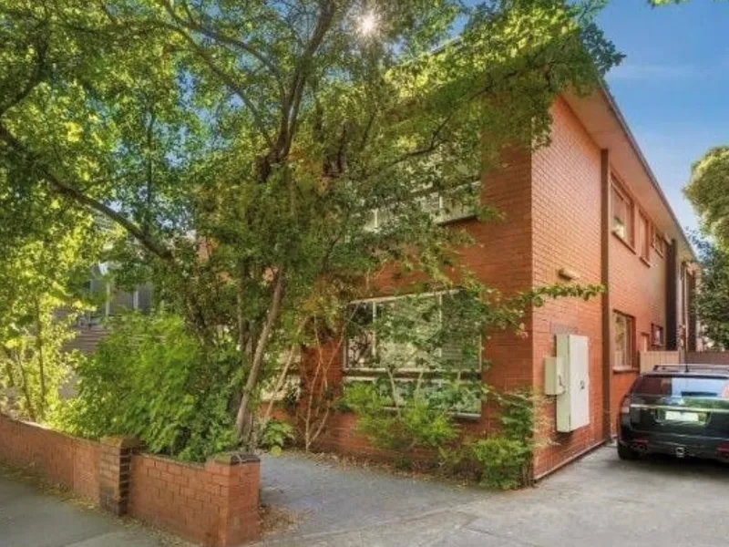 Ground Floor Apartment in the Heart of Elwood with secure Garage