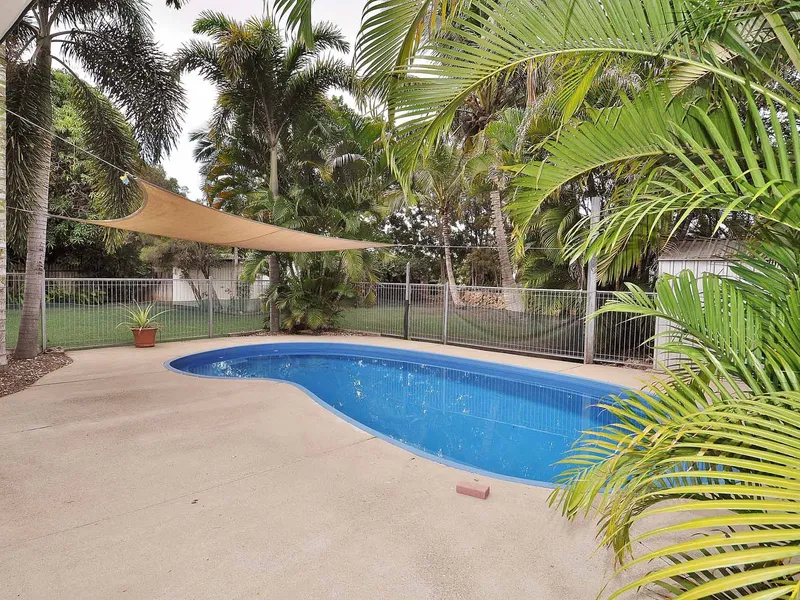 LARGE FAMILY BLOCK HOME, IN GROUND POOL & SHED