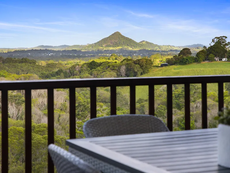 Hinterland Elegance With Enviable Views