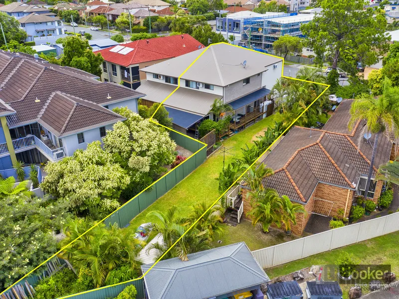 Spacious Duplex Close to the Broadwater