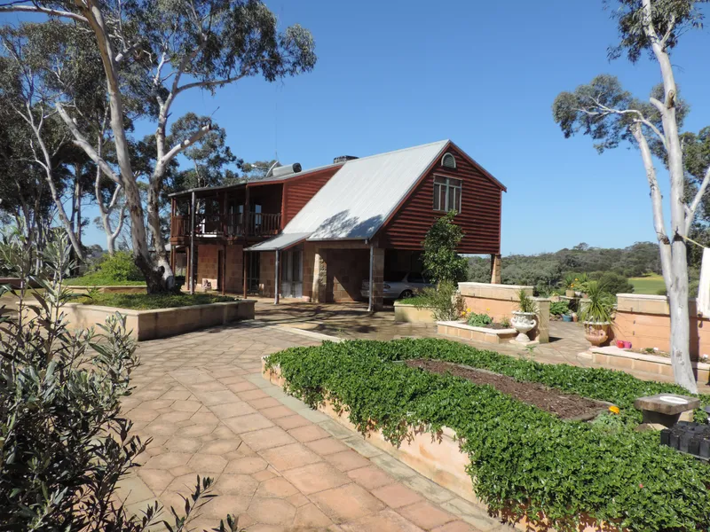 UNDER OFFER - Elevated 2 storey 4 x 2 home on 35 Acres Bakers Hill / Clackline 