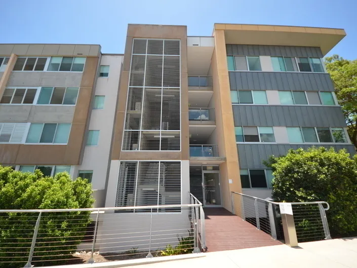 BEAUTIFUL RIVER VIEWS!