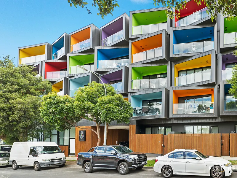 Easy-Living Luxury in Box Hill High School Zone