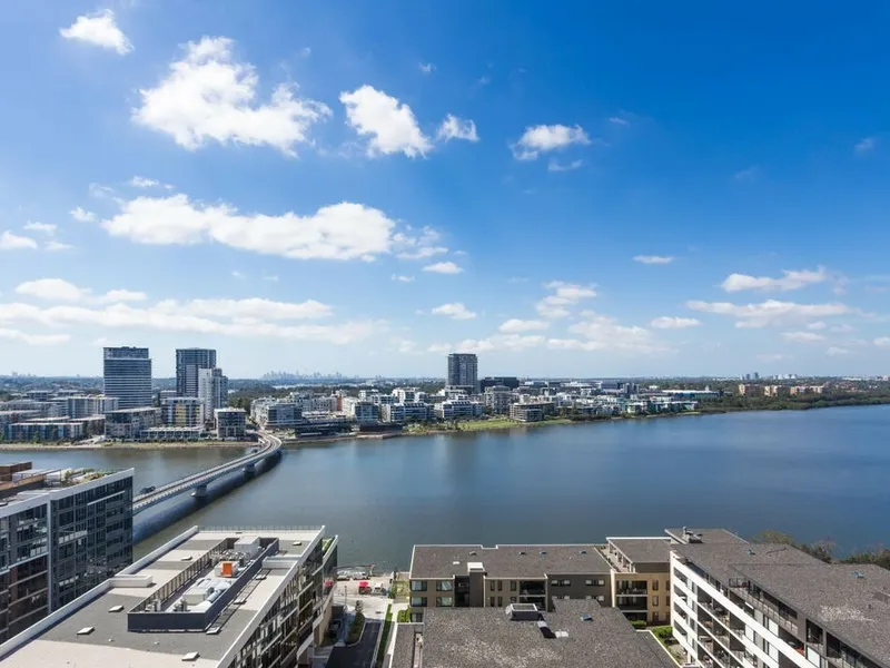 LUXURIOUS WATER VIEW 3 BEDROOM APARTMENT IN SAVANNAH