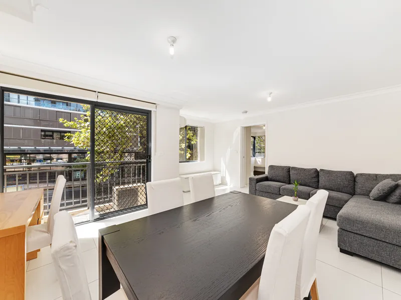Conveniently Located One Bedder With Parking (entry Located On Doohat Ave)
