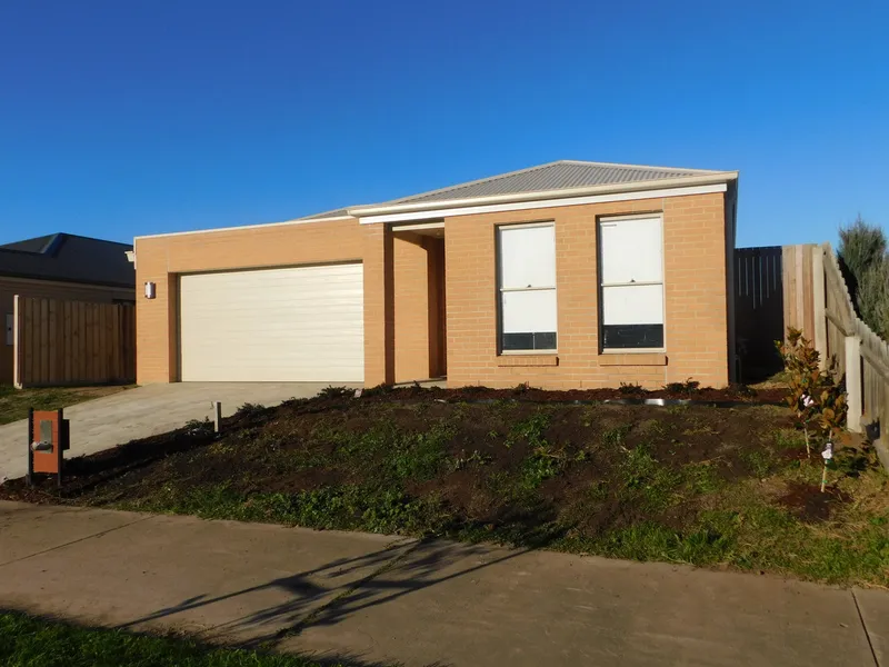 New Five Bedroom Home Opposite Woondella Park