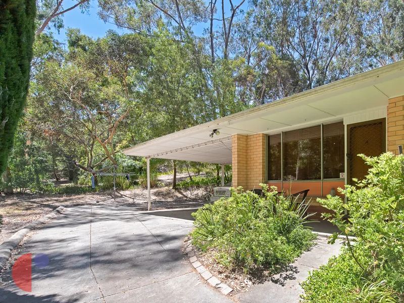 PRIVATE CUL-DE-SAC LOCATION OPPOSITE A RESERVE