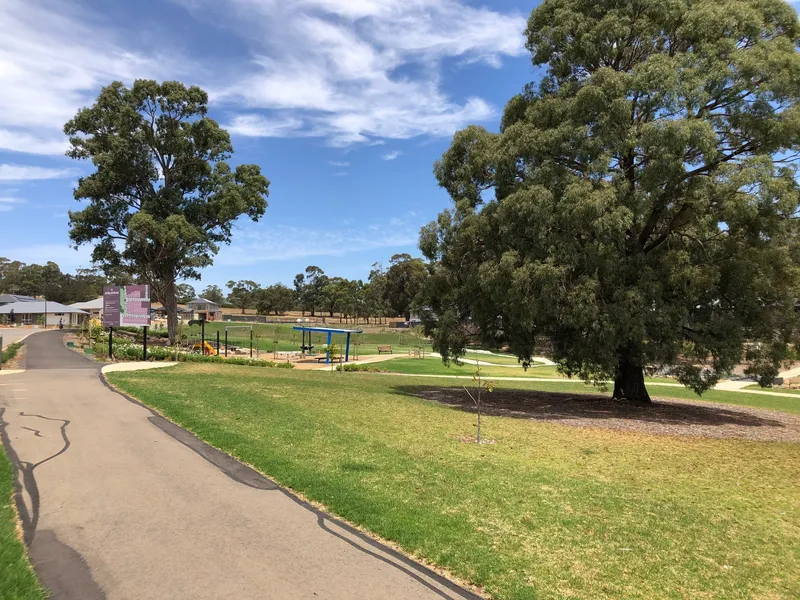 Magnificent Lake Reserve Frontage