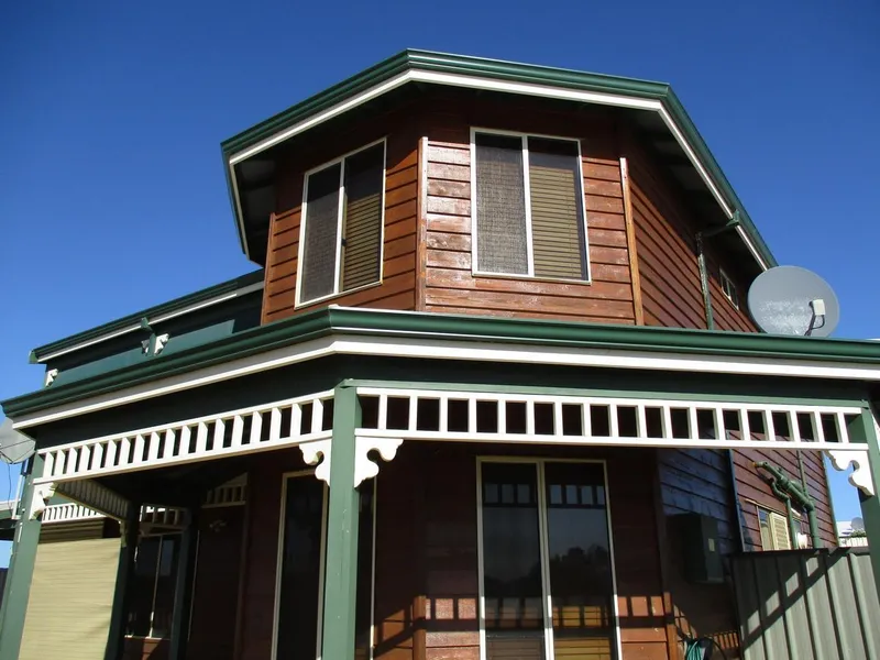 MODERN HOME OCEAN GLIMPSES