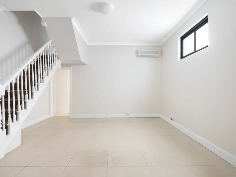 Large updated inner-city terrace, 4 beds + parking