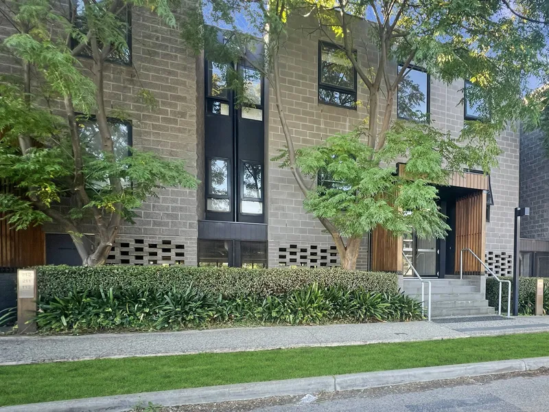 Parkside setting within vibrant community.