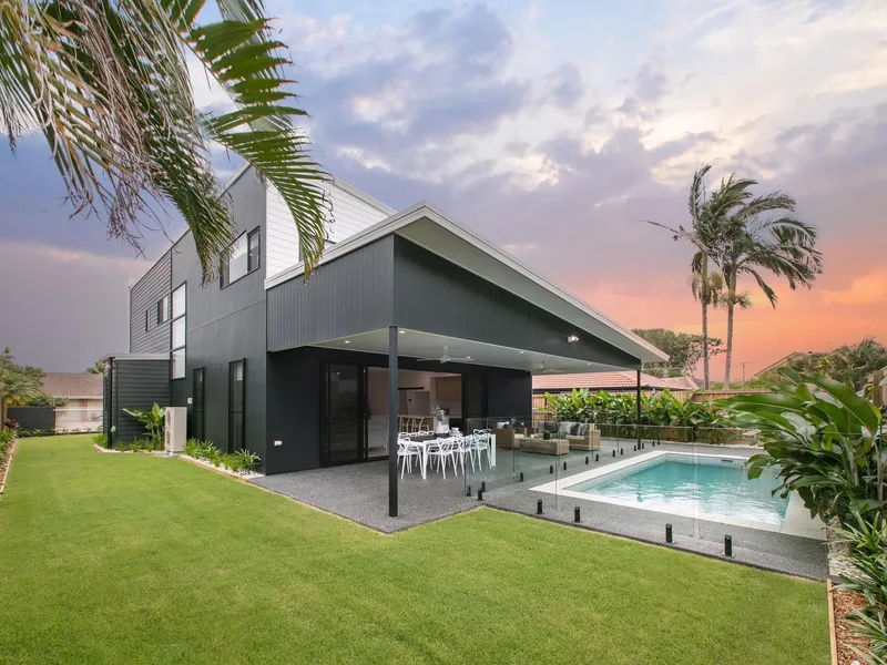 BRAND NEW BEACHSIDE – MAGNIFICENT FAMILY RESIDENCE!