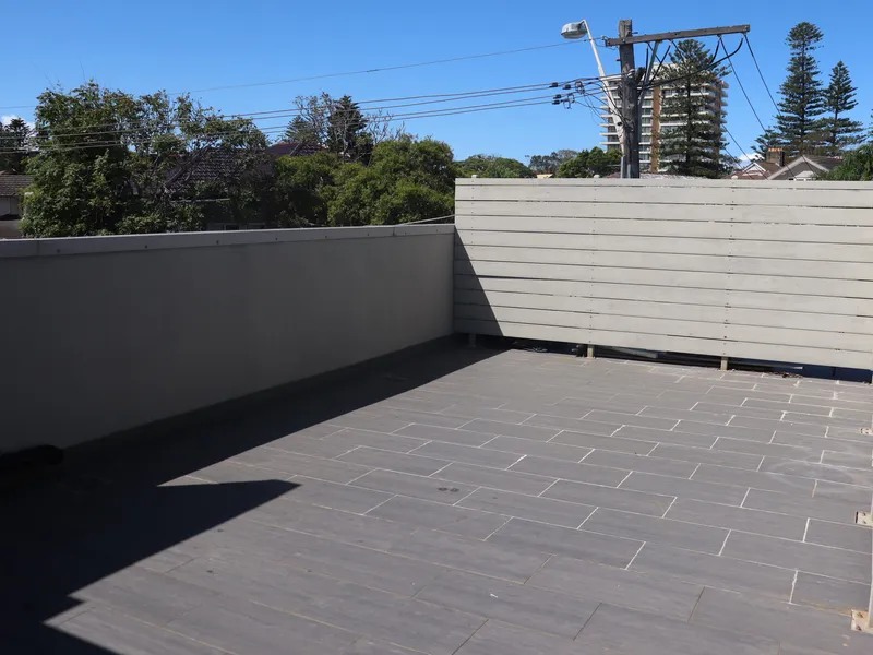 Modern One Bedroom Loft with Sun drenched Entertainers Courtyard