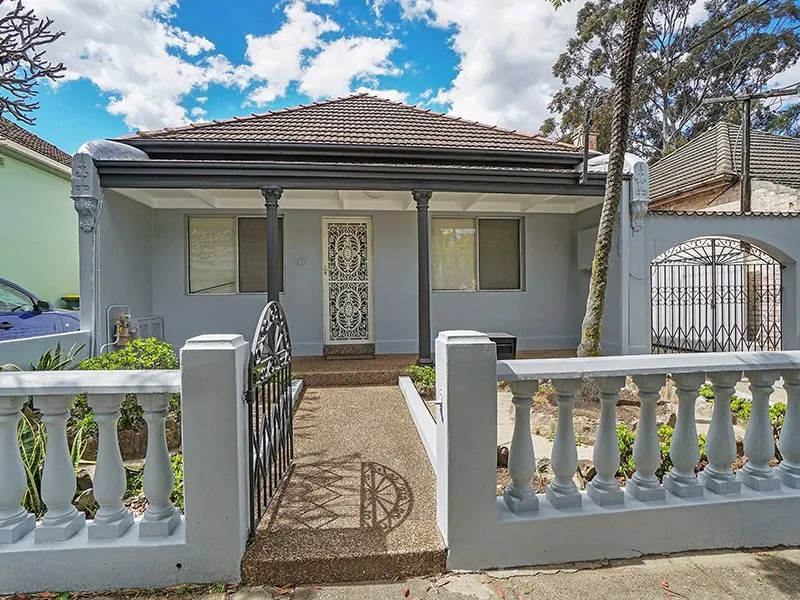 Flawless Residence in the Heart of Petersham