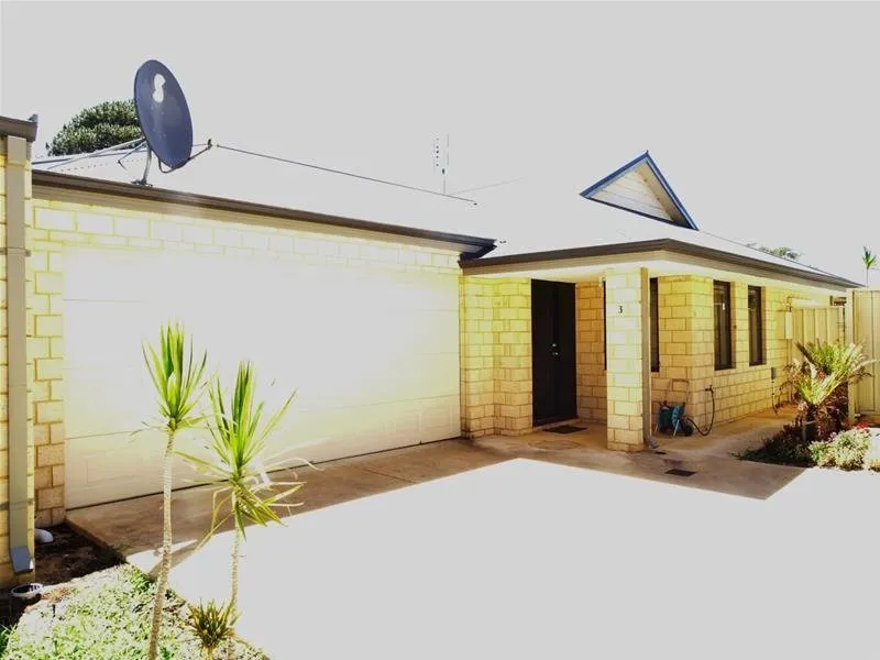 BEAUTIFUL UNIT IN QUIET COMPLEX