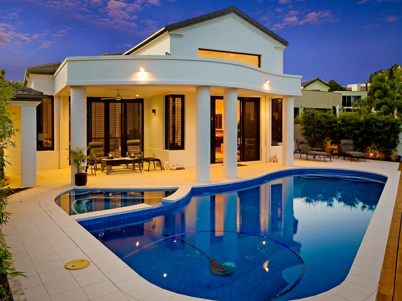 FAMILY HOME ON HARBOUR 3 - NORTH EAST FACING - 4 EN-SUITED BEDROOMS