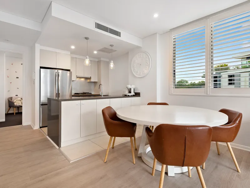 Modern and sunlit apartment with two balconies