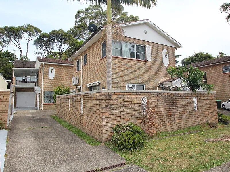 WELL PRESENTED AS NEW 3-BEDROOM, 3-BATHROOM TOWNHOUSE