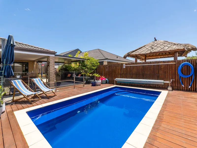 Backyard delight for the entertainer