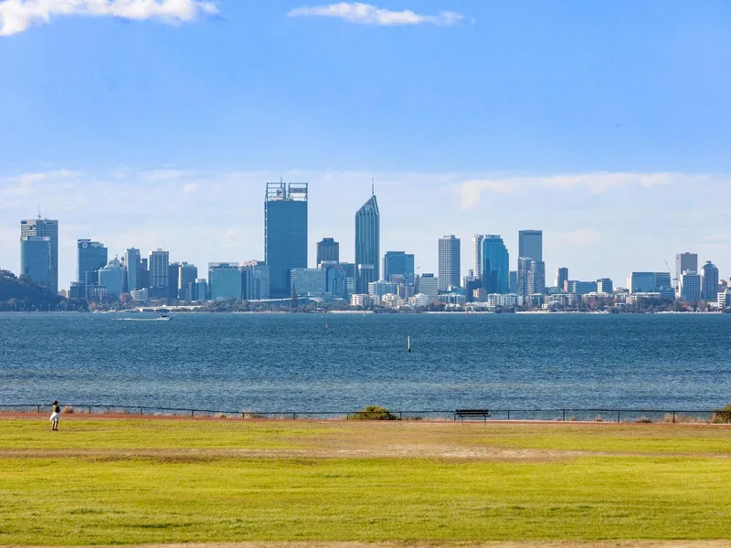 SWEEPING RIVER AND CITY VIEWS -  DIRECT LINE OF SIGHT TO THE CITY!  RIVERFRONT RESIDENCE 3 X 2 WITH STUDY AND LIFT