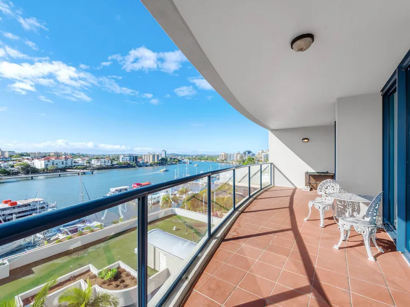 Two Bedroom Apartment in Dockside Precinct