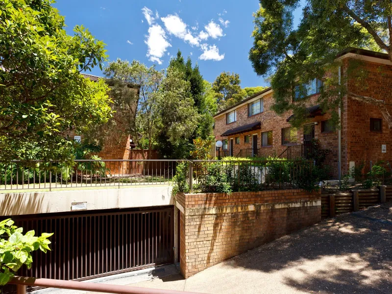 STYLISH TWO BEDROOM TOWNHOUSE