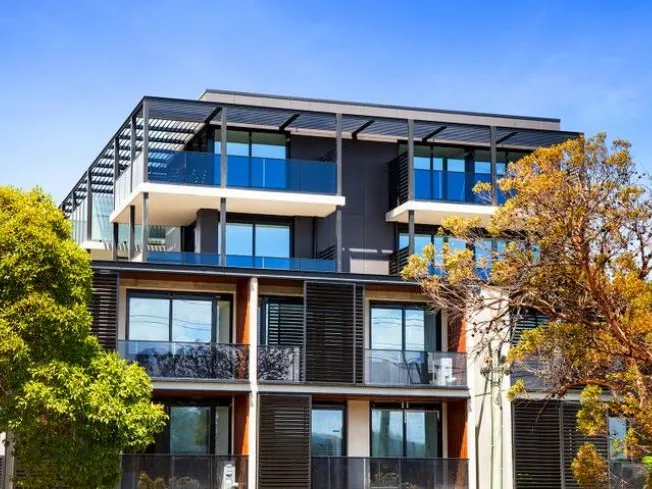 SECLUDED APARTMENT IN IDEAL LOCATION