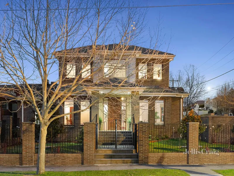 Family Haven Fronting Woodlands Park