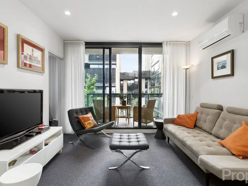 Modern One Bedroom Plus Study Apartment - White Good Included