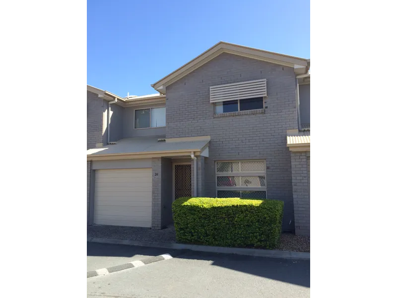 Amazing Price for Investor or owner. Townhouse for Sale – in great location.  Close to schools, beach, shopping and transport! 