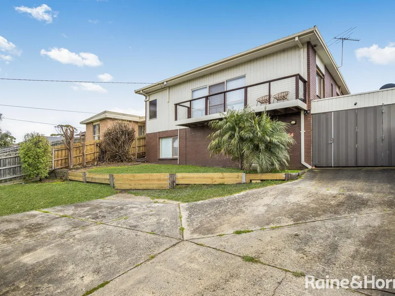 Capel Sound Mega House with Bungalow