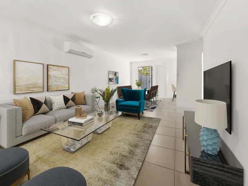 Low Maintenance Townhouse In Conveniently Location