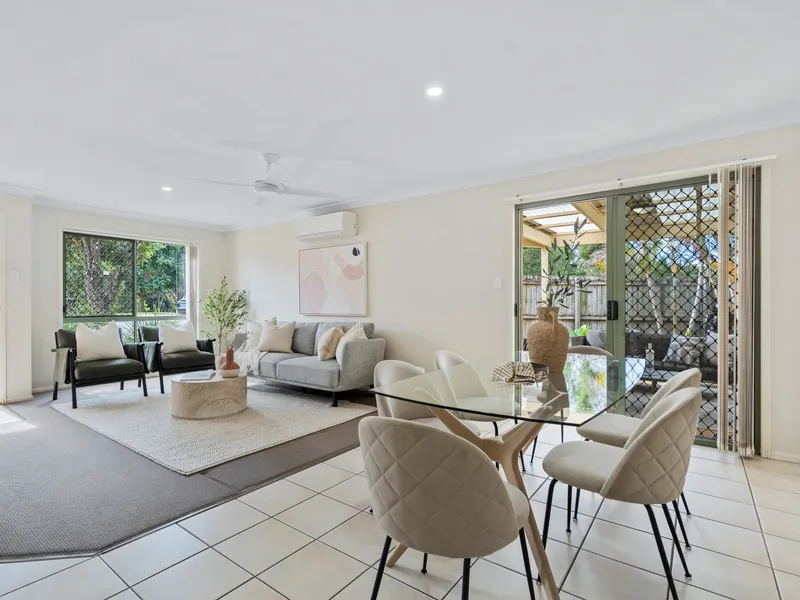 Low-set Villa in a peaceful complex - walking distance to the water!