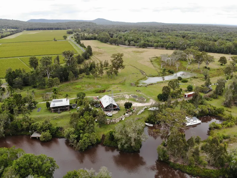 Secluded riverfront hobby farm/adventure retreat. Loads of wildlife & limitless fun