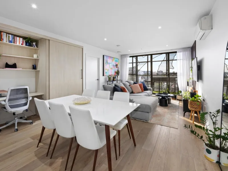 North facing, large, modern design with inner city convenience