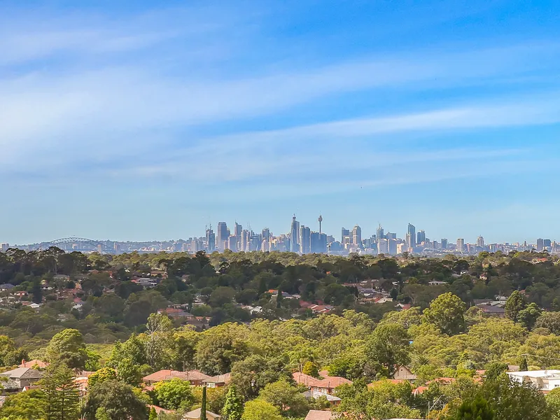 Rare huge master bedroom with best city view