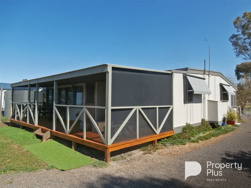 LODDON RIVER ASPECT 1 MIN WALK TO RIVER. HALF ACRE HOUSE + BLOCK TWO TITLES