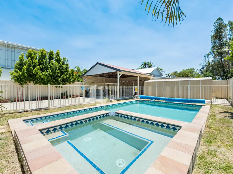 Great location with Pool