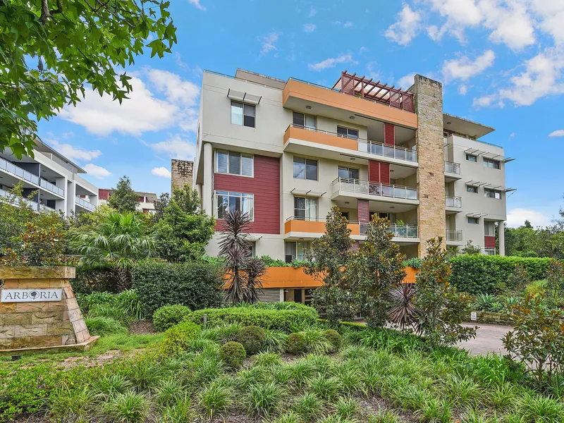 Luxurious Oversized Apartment... 2 Security Car spaces