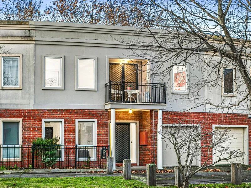 Impeccable Central Park lifestyle opportunity