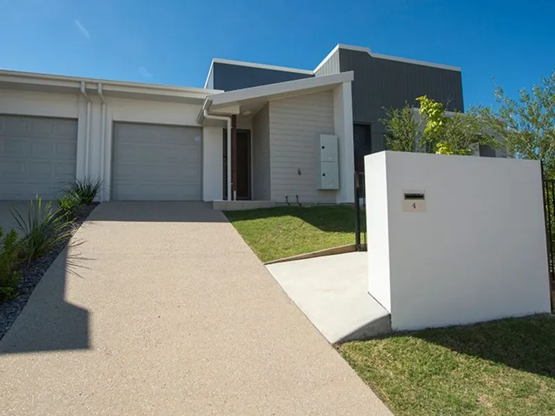 LOVELY 2 BEDROOM DUPLEX IN HILL CLOSE ESTATE